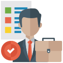 Людина в костюмі - менеджер на фоні плану проєкту із відмітками про виконані завдання.